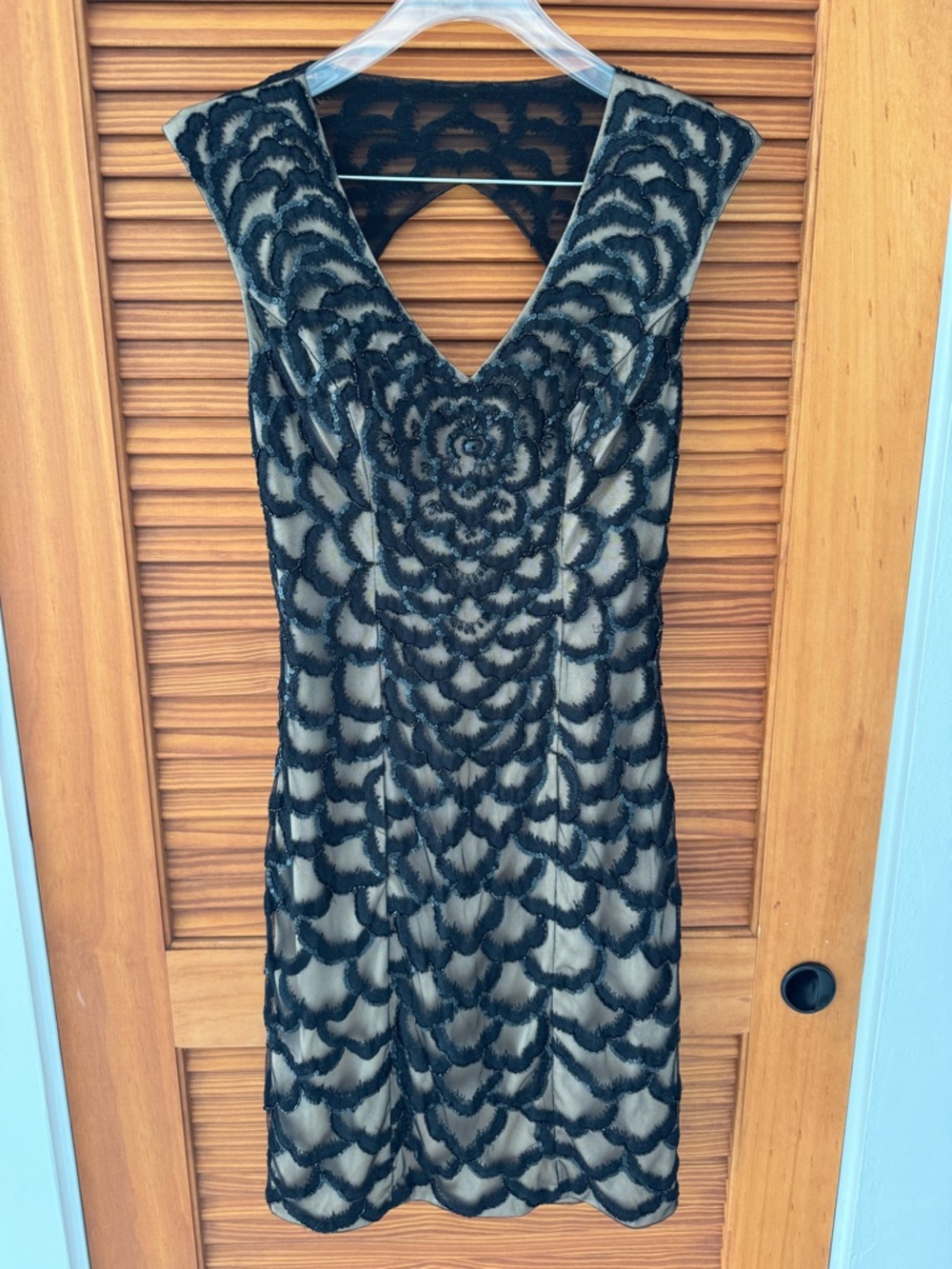 SUE WONG Elegant Black Sequin Lace Overlay V-Neck Open Back Dress